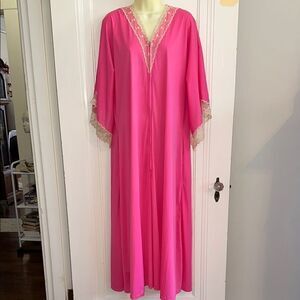 Vintage Pink Nylon with Lace Trim zip front Kaftan type robe